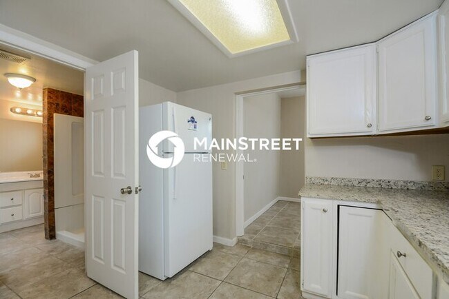 Building Photo - 2 Bedroom Pet-Friendly Home in Tucson, AZ with Main Street Renewal