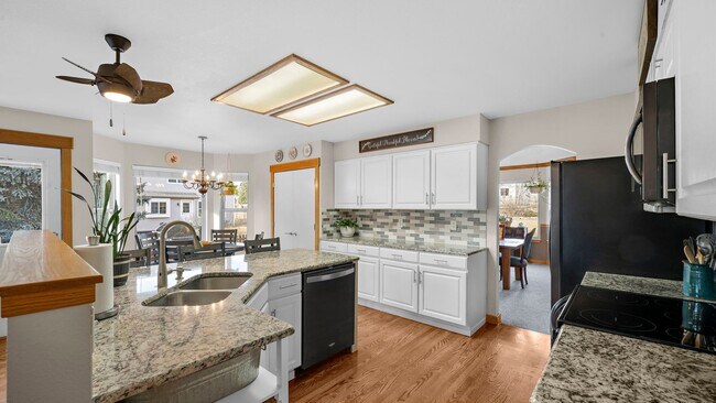 Building Photo - 15390 Paddington Cir
