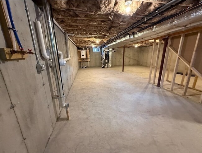 Building Photo - 265 Dunstable Rd