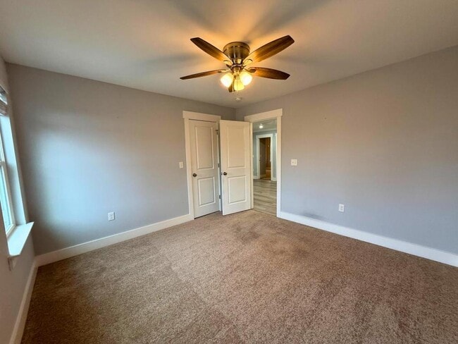 Building Photo - 6810 City View Dr