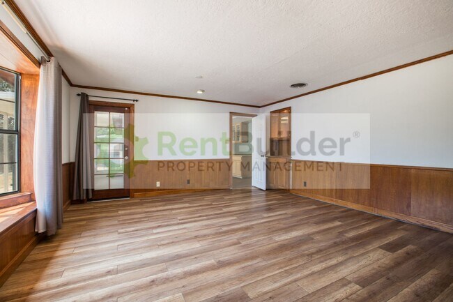 Building Photo - 8304 Dellwood Rd NE