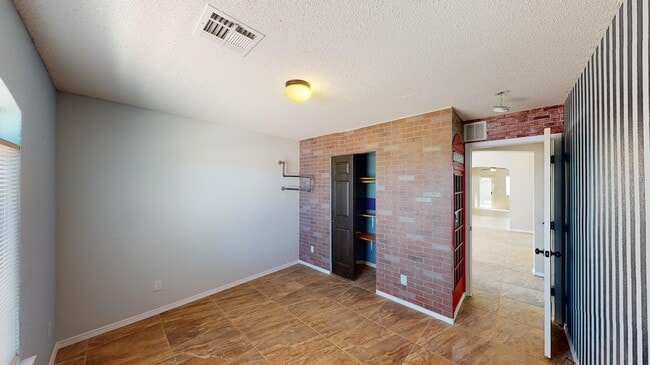 Building Photo - 14336 Desert Sage Dr
