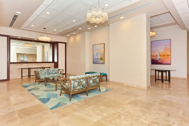 Building Photo - Comfortable Living in the Heart of Honolul...