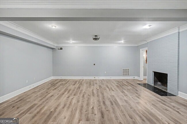 Building Photo - 269 W Hermitage Rd NE