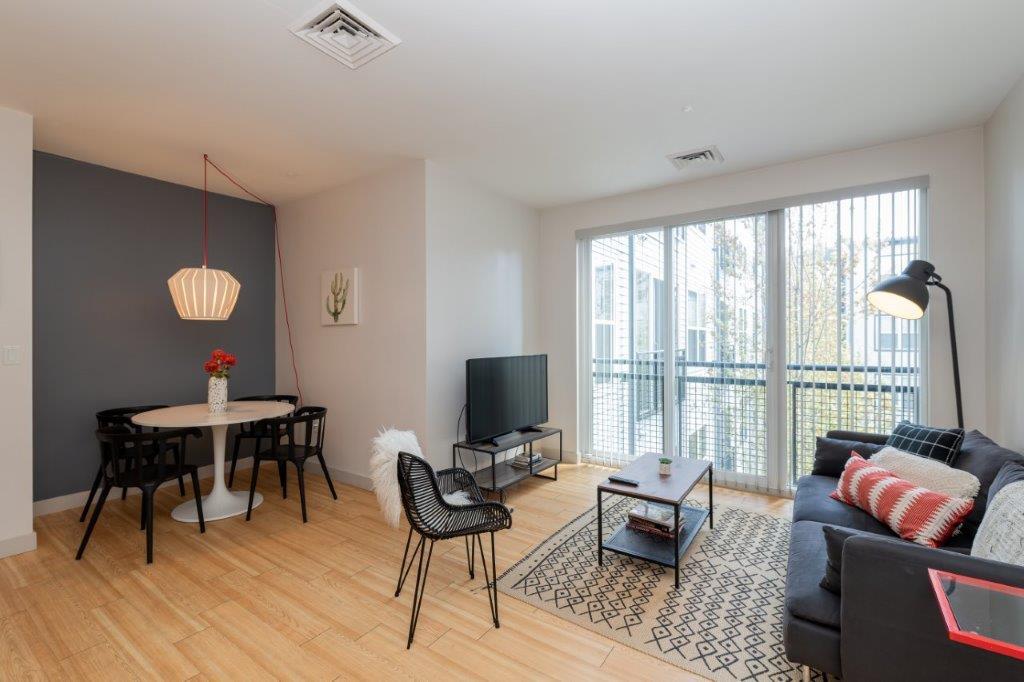 Building Photo - 320 D St