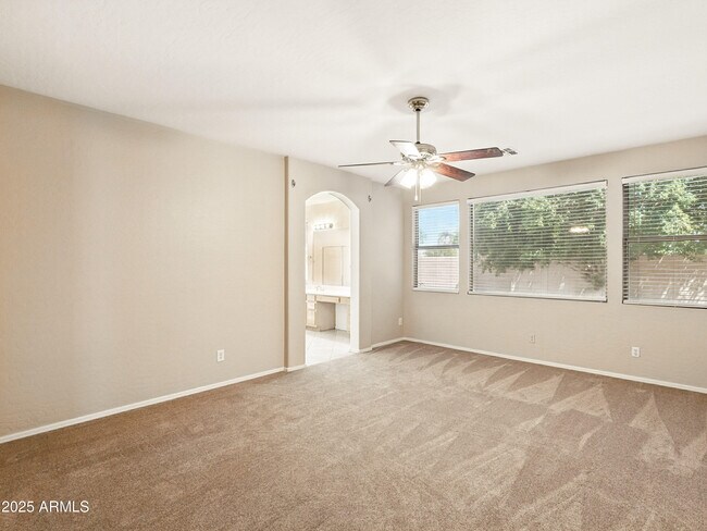 Building Photo - 541 N Scott Dr