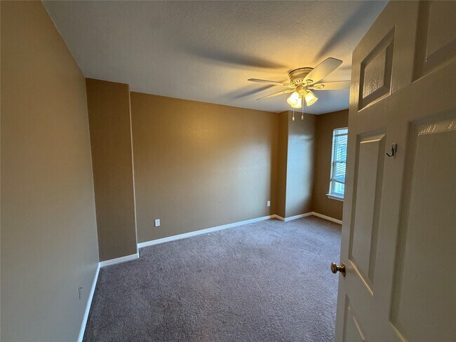 Building Photo - 9110 Prairie Trails Dr