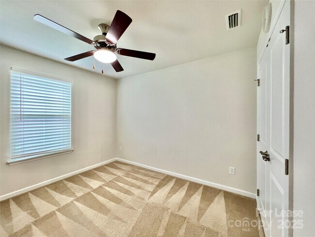 Building Photo - 310 Willow Wood Ct