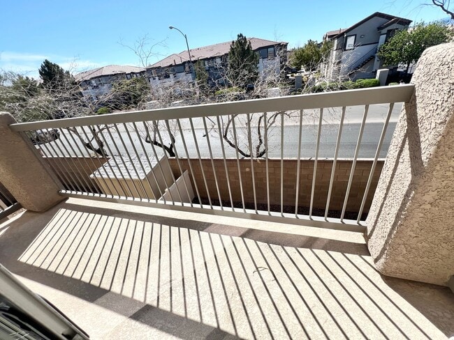 Building Photo - 102 S Pointe Way