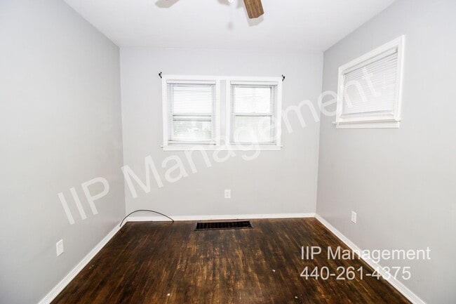 Building Photo - 1357 E 289th St