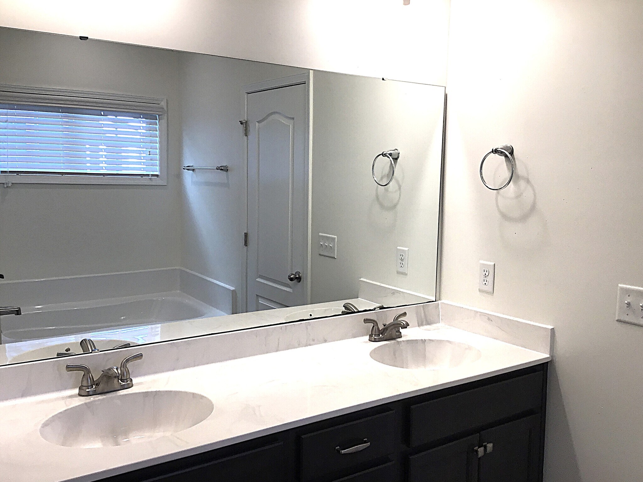 Building Photo - 530 Lateleaf Dr