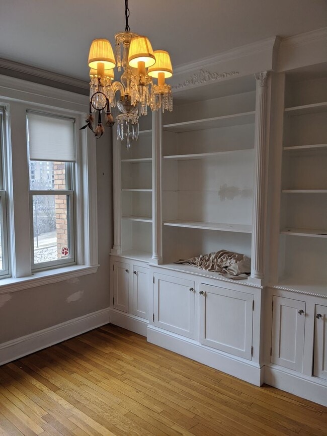 Building Photo - Jamaica Plain top floor 2 bedroom for September 1