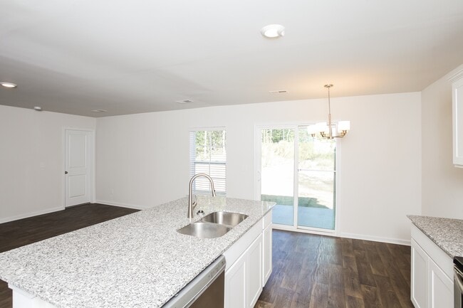 Building Photo - 1307 Lakeshore Dr