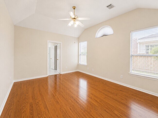 Building Photo - 223 Wild Oak Run