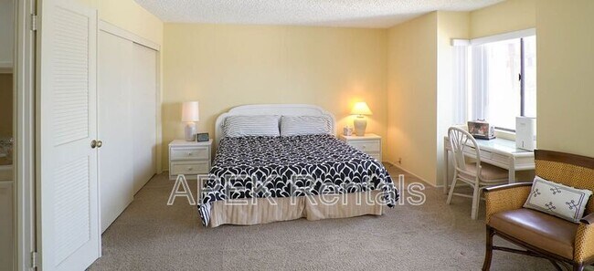 Building Photo - 211 Canyon Cir N