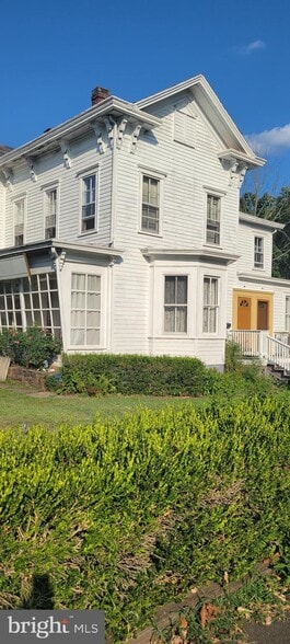 Primary Photo - 37 W Broad St
