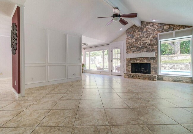 Building Photo - 2300 Cypress Point E