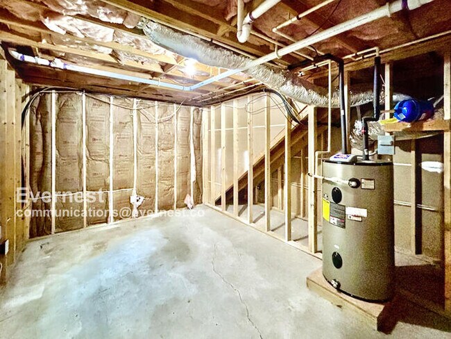 Building Photo - 170 Hickory Ln