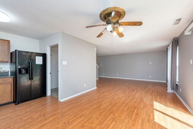 Building Photo - Great 3 Bedroom, 2 1/2 Bath Home in Cameron Meadows Subdivision!