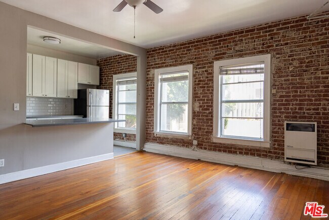 Primary Photo - 661 Shatto Pl