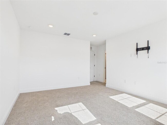Building Photo - 5611 SW 72nd Ct