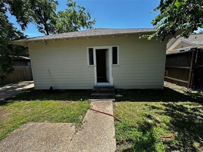 Building Photo - 3007 Webster St