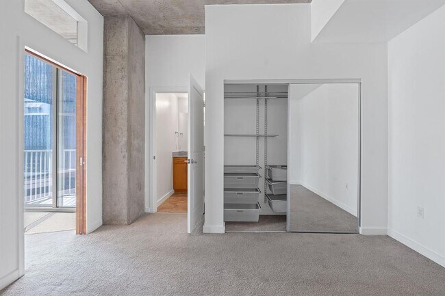 Building Photo - 360 Nueces St