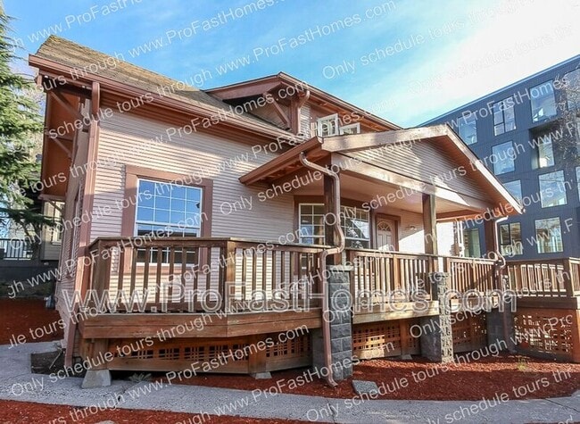 Building Photo - 3232 N Michigan Ave