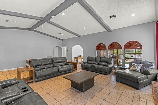 Building Photo - 1765 Belcastro St