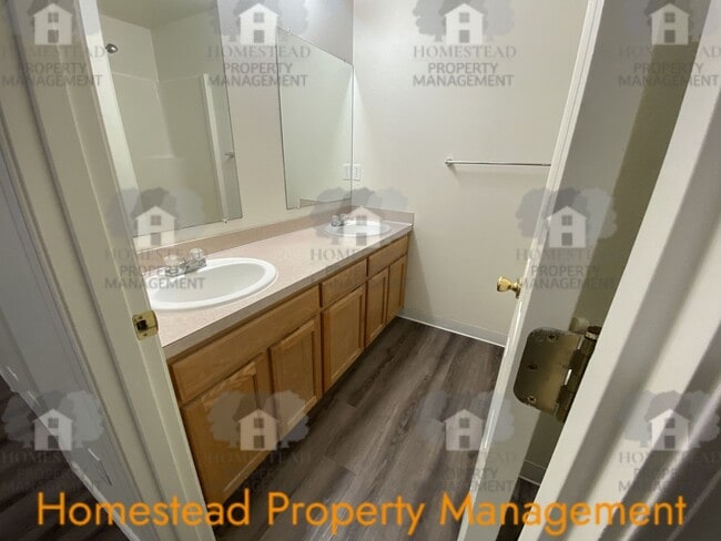 Building Photo - 599