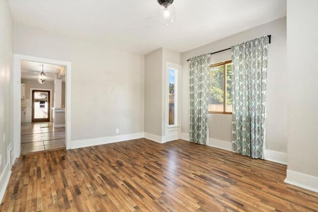 Building Photo - 1403 8th St