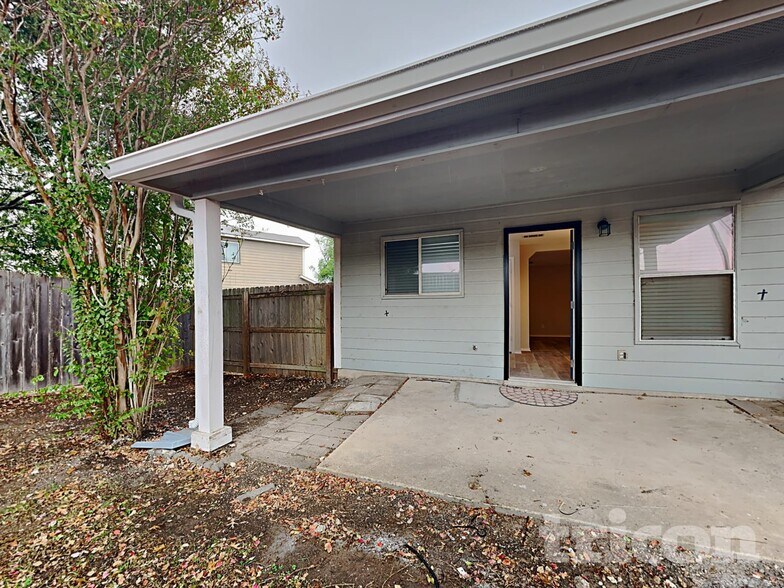 Building Photo - 160 Hanging Moss Dr