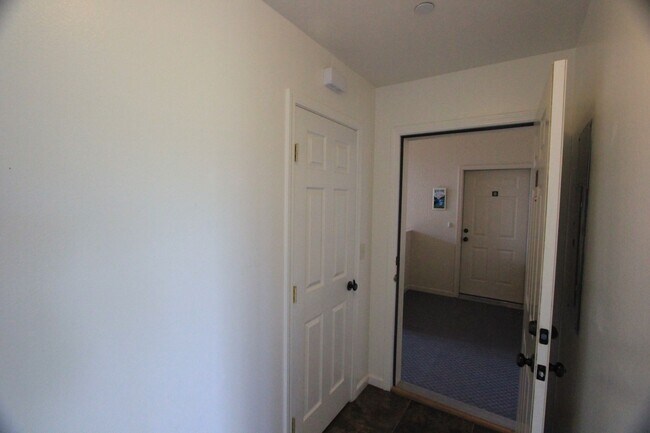Building Photo - Sage Hen E5