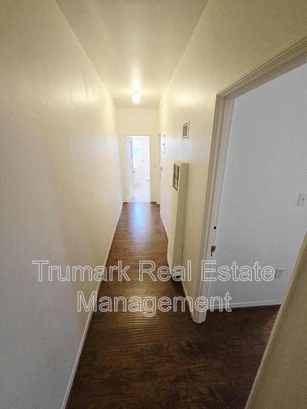 Building Photo - 4315 Avocado St