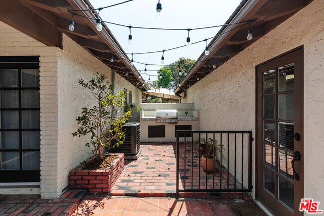 Building Photo - 2641 Hartland Cir