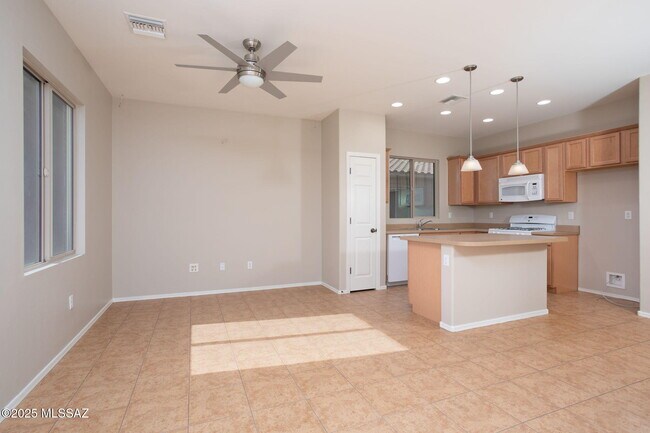 Building Photo - 12073 W Hailey Ln