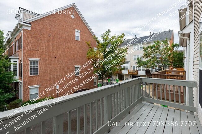 Building Photo - 5000 Donovan Dr