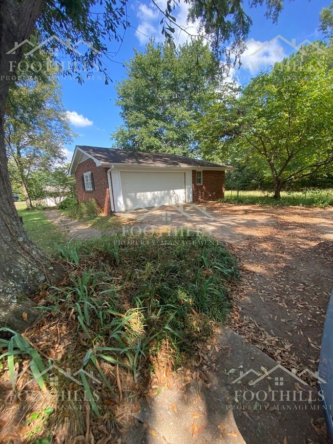 Building Photo - Charming 3BR/2BA Home in Stone Haven