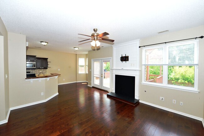 Building Photo - 517 Whisper Walk