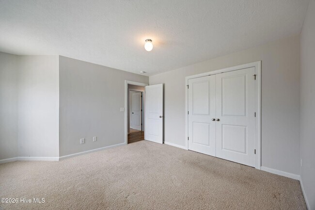 Building Photo - 424 Arrowwood Dr