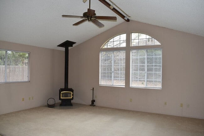 Building Photo - Single Story 3 Bed 2 Bath Home in Poway- S...