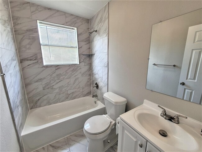 Building Photo - 10329 Wicklowe St