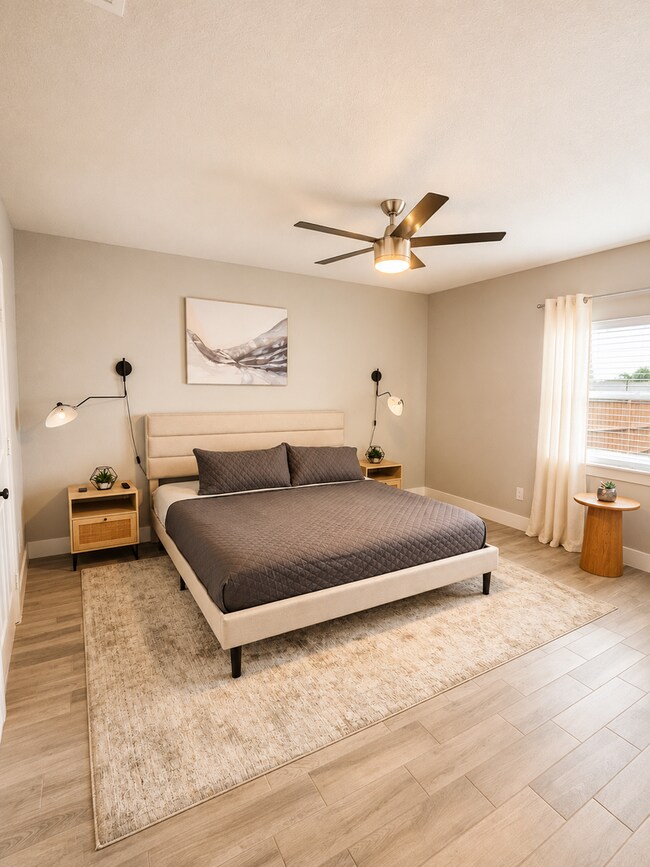 Building Photo - Spacious 3 Bed / 3 Bath Home with Modern Upgrades and Fenced Yard in South Dallas