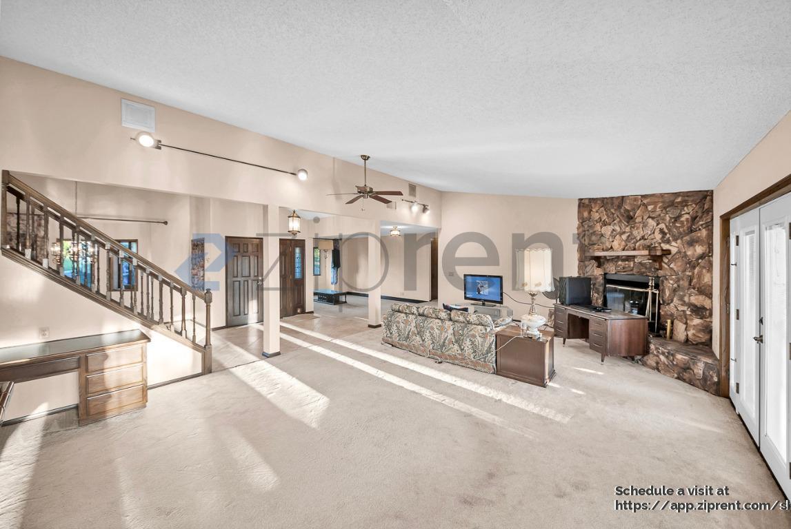 Building Photo - 716 Buckingham Dr