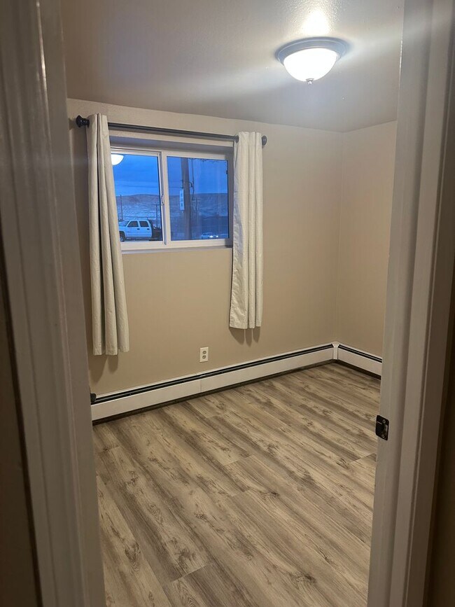 Building Photo - 380 Shoshone Ave