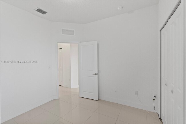 Building Photo - 535 SW 91st Pl