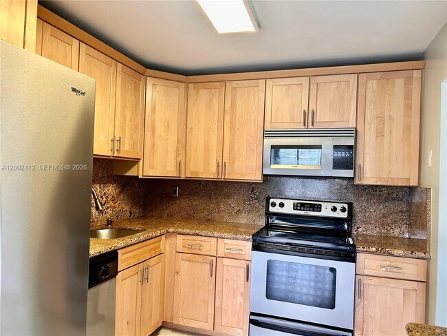 Building Photo - 2731 Taft St