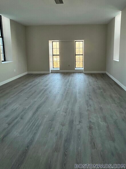 Building Photo - 2 Weaver Street