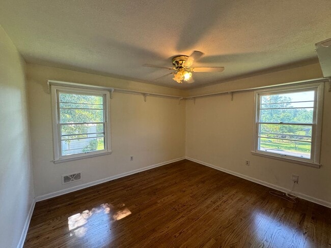 Building Photo - 901 4th Ave NE