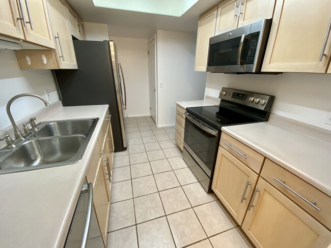 Building Photo - 6980 S Essex Court Cir